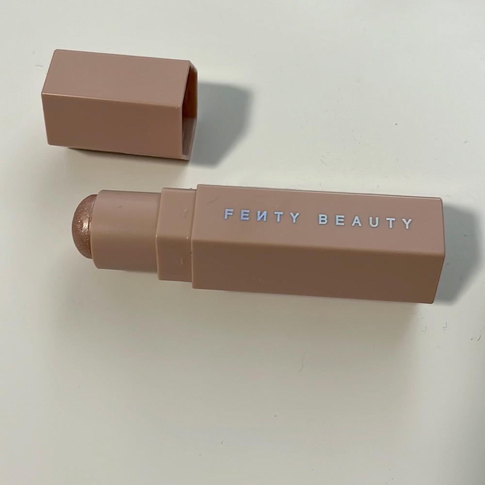 Fenty Beauty shimmer skinstick in starstruck